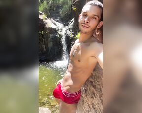 Esteban aka fuchsbau87 - 10-20-2024 OnlyFans Video - Refrescándome un rato en el río para calmar esta calentura que mantengo