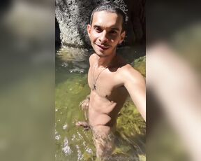 Esteban aka fuchsbau87 - 10-20-2024 OnlyFans Video - Refrescándome un rato en el río para calmar esta calentura que mantengo