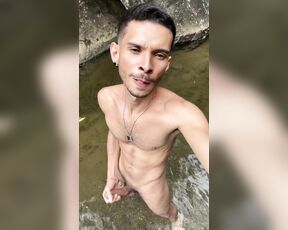 Esteban aka fuchsbau87 - 01-07-2024 OnlyFans Video - Extraindo meu leite  fiquei tão excitada que acabei me masturbando no rio para diminuir o