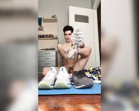 Jasondances aka jasondances - 04-20-2022 OnlyFans Video - Welcum to my sneaker paradise_y3zu