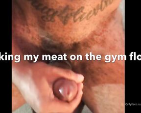 Ricardo Prince aka ricardoprincex - 08-08-2019 OnlyFans Video - Public gym walk session