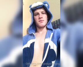 Zaddy shlong leg aka zaddyshlongleg - 11-15-2021 OnlyFans Video - cuddle time with mr bear