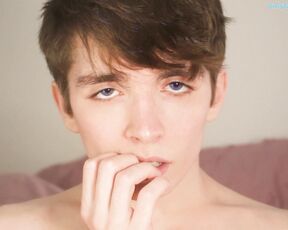 Bedheadboy aka goodshyboy - 02-18-2023 OnlyFans Video - Close up Eye Rolling Edging  Deepthroat