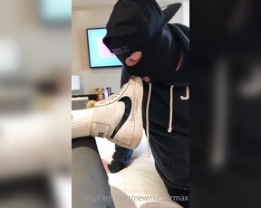 Master Max aka newmastermax - 04-13-2022 OnlyFans Video - 8 mins _ builder will be rewarded with fat juicey cock if he cleans my sneakers_z1fp