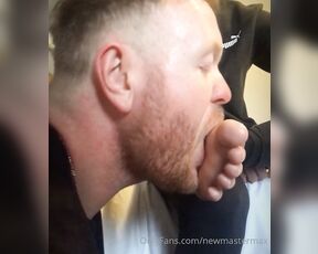 Master Max aka newmastermax - 04-19-2022 OnlyFans Video - Mmm I bet they smell so good slavejake newmastermax