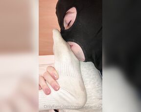 Master Max aka newmastermax - 08-22-2022 OnlyFans Video - Some dudes just love smelly stinky socks  puffyellzz