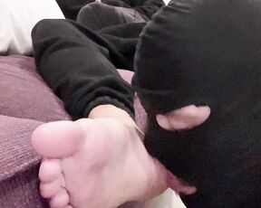 Master Max aka newmastermax - 09-17-2022 OnlyFans Video - Love getting my cock sucked while I watch my own soles hahah its so hot puffyellz_x7ii