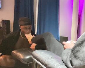 Master Max aka newmastermax - 09-10-2022 OnlyFans Video - redmanor cleaning my feet while I game