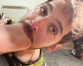 Master Max aka newmastermax - 02-01-2023 OnlyFans Video - cagedbottom sucking and cleaning my delicious feet