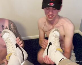 Master Max aka newmastermax - 05-29-2023 OnlyFans Video - 45 minutes  Two subs worship my SOCKS FEET ASS AND COCK