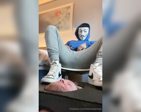 Master Max aka newmastermax - 01-18-2024 OnlyFans Video - Time to rub my socks and cute feet all over his face