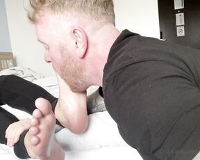 Master Max aka newmastermax - 01-13-2024 OnlyFans Video - Smelly soles worship with some lil cock sucking