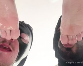 Master Max aka newmastermax - 06-29-2024 OnlyFans Video - My boys fully eating my feet_16o5