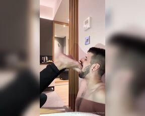 Master Max aka newmastermax - 10-07-2024 OnlyFans Video - 12 mins _ Leo worships my sweaty feet for ages