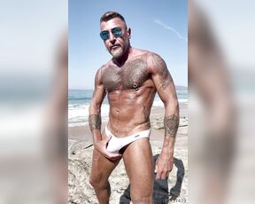 Abfabspandex Rubberleatherside aka u329457479 - 10-10-2023 OnlyFans Video - Greetings from a gay beach in Spain, where I like to do cruising