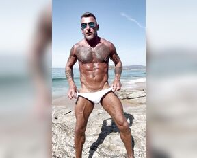 Abfabspandex Rubberleatherside aka u329457479 - 10-10-2023 OnlyFans Video - Greetings from a gay beach in Spain, where I like to do cruising