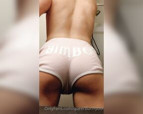 Queerbunnybabe aka queerbunnybabe - 04-02-2021 OnlyFans Video - Shaking that cake