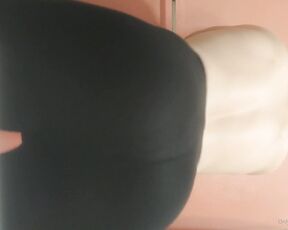 Queerbunnybabe aka queerbunnybabe - 04-07-2020 OnlyFans Video - Cowboi in tight leggings