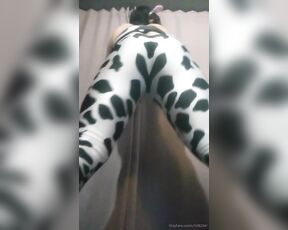 Queerbunnybabe aka queerbunnybabe - 04-10-2020 OnlyFans Video - Its especially important to warm up your thighs and glutes