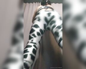 Queerbunnybabe aka queerbunnybabe - 04-10-2020 OnlyFans Video - Its especially important to warm up your thighs and glutes