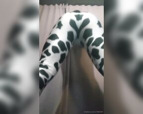 Queerbunnybabe aka queerbunnybabe - 04-10-2020 OnlyFans Video - Its especially important to warm up your thighs and glutes