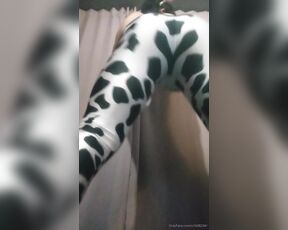 Queerbunnybabe aka queerbunnybabe - 04-10-2020 OnlyFans Video - Its especially important to warm up your thighs and glutes