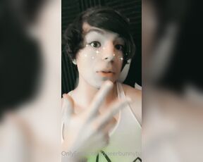 Queerbunnybabe aka queerbunnybabe - 05-05-2022 OnlyFans Video - Big news for a big collab Im getting railed by a monster dick this month Flight