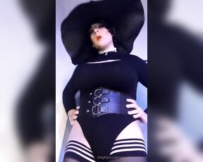 Queerbunnybabe aka queerbunnybabe - 10-29-2023 OnlyFans Video - Youre a puny little thing Now give tribute, or run