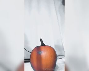 Queerbunnybabe aka queerbunnybabe - 10-28-2023 OnlyFans Video - Pumpkin got kinda fucked