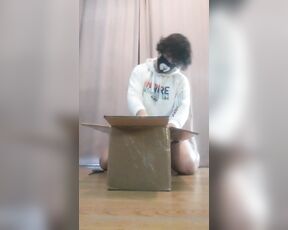 Queerbunnybabe aka queerbunnybabe - 07-31-2020 OnlyFans Video - Unboxing boi