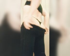 Queerbunnybabe aka queerbunnybabe - 06-22-2020 OnlyFans Video - These yoga pants are so tight