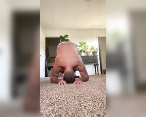 Franco Nunez aka franconunezxxx - 07-14-2021 OnlyFans Video - Trying to do hands stands after the shower