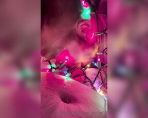 Joe Stone aka joe_stone88 - 12-25-2021 OnlyFans Video - As promised, a Christmas bj vid Featuring festive lights Lolol