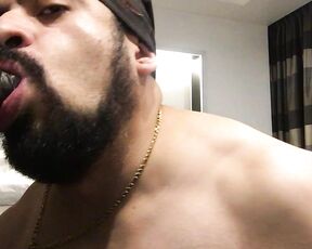 Heriberto Power Bottom aka heribertopowerbottom - 01-05-2020 OnlyFans Video - Mamando enormes miembros negros