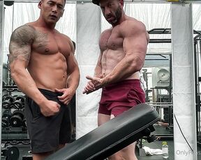 Muscled Madison aka cmadison - 09-25-2022 OnlyFans Video - I pumped up chest with hancrossxxx, check us out getting a little frisky with each others