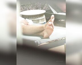 Xoluisito aka xoluisito OnlyFans - This one is for the foot freaks, like me caught my neighbor catching some sun,