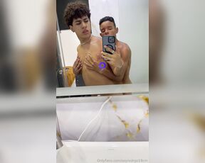 Rodrigo aka soyrodrgo19cm - 10-30-2024 OnlyFans Video - Te gusta como lo hacemos en el espejo