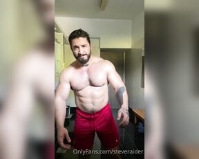 Steve Raider aka steveraider - 09-29-2022 OnlyFans Video - Some locker room quick peekaboo for my piggies  careful not to get caught