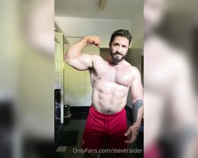 Steve Raider aka steveraider - 09-29-2022 OnlyFans Video - Some locker room quick peekaboo for my piggies  careful not to get caught