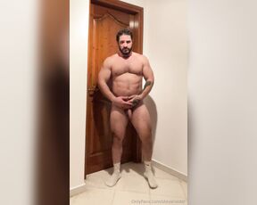 Steve Raider aka steveraider - 10-01-2024 OnlyFans Video - Some after legs sessions flexing and check out