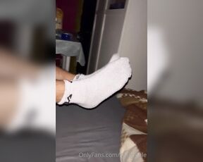 RealGioele aka realgioele - 11-12-2022 OnlyFans Video - Qualcuno ha detto PIEDI Bhe,per gli amanti di questa adorabile parte del corpo oggi ti