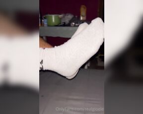 RealGioele aka realgioele - 11-12-2022 OnlyFans Video - Qualcuno ha detto PIEDI Bhe,per gli amanti di questa adorabile parte del corpo oggi ti