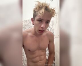 RealGioele aka realgioele - 10-07-2023 OnlyFans Video - MI HA BECCATO A SEGARMI Ero in doccia,mi era venuta una voglia assurda e anche se