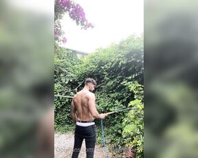 Facundo Antunes aka facundoantunes1 - 11-19-2020 OnlyFans Video - Estaba regando el fondo de casa y con el calor que hacía me puse a jugar