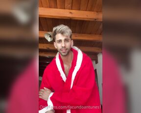 Facundo Antunes aka facundoantunes1 - 12-20-2020 OnlyFans Video - Llego Papa Noel  y está ansioso por darles sus regalos navideños, es un Papa Noel