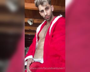 Facundo Antunes aka facundoantunes1 - 12-20-2020 OnlyFans Video - Llego Papa Noel  y está ansioso por darles sus regalos navideños, es un Papa Noel