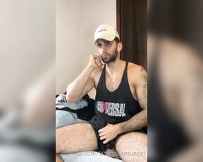 Facundo Antunes aka facundoantunes1 - 05-08-2021 OnlyFans Video - Volví de entrenar muy caliente y mientras me miraba en el espejo y trababa mis músculos