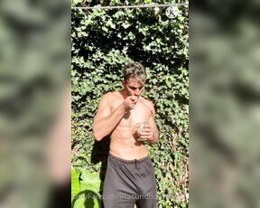 Facundo Antunes aka facundoantunes1 - 04-09-2021 OnlyFans Video - Estaba tomando mi helado en el parque  cuando derramó un poco sobre mi y comienza