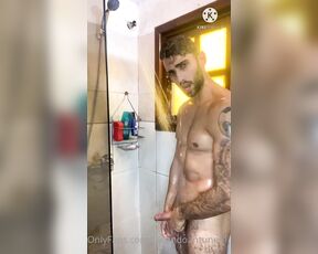 Facundo Antunes aka facundoantunes1 - 04-15-2021 OnlyFans Video - Llegue de entrenar con la verga semidura y me fui a dar una ducha bien caliente