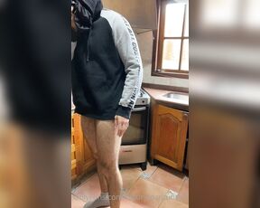 Facundo Antunes aka facundoantunes1 - 05-17-2021 OnlyFans Video - Llegue muy hambriento y mi comida no se cocinaba más  Me dolían mucho las piernas